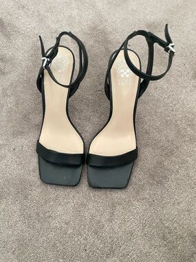 Vince Camuto heels 8.5